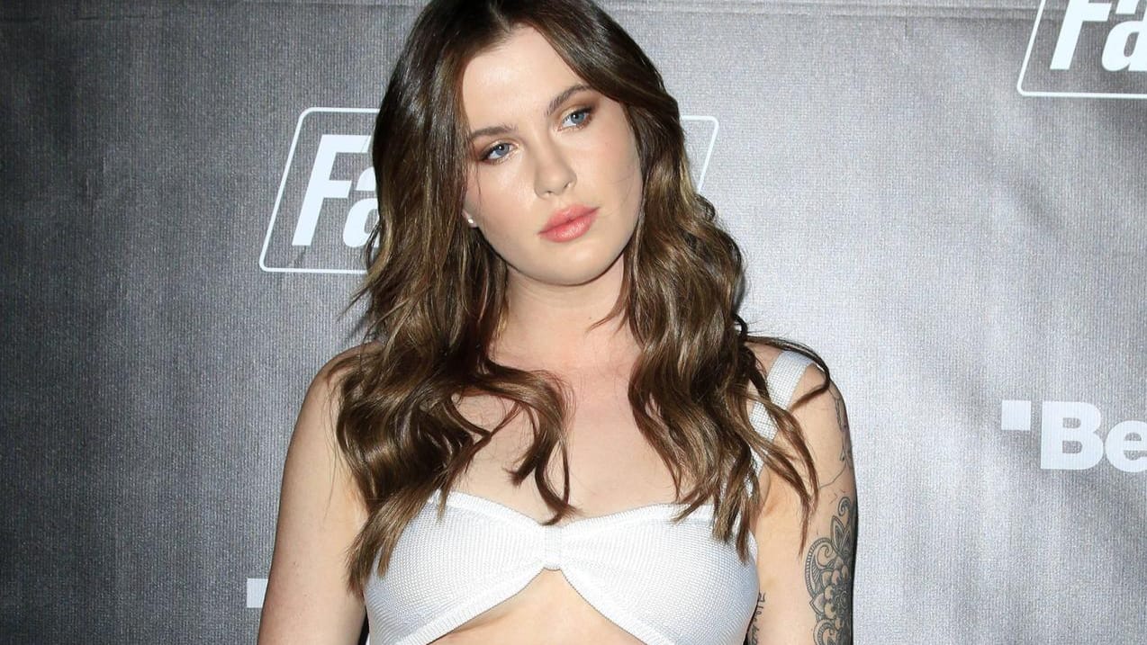 Wild und hemmungslos: Ireland Baldwin fällt gerne mit ihren freizügigen Outfits auf.