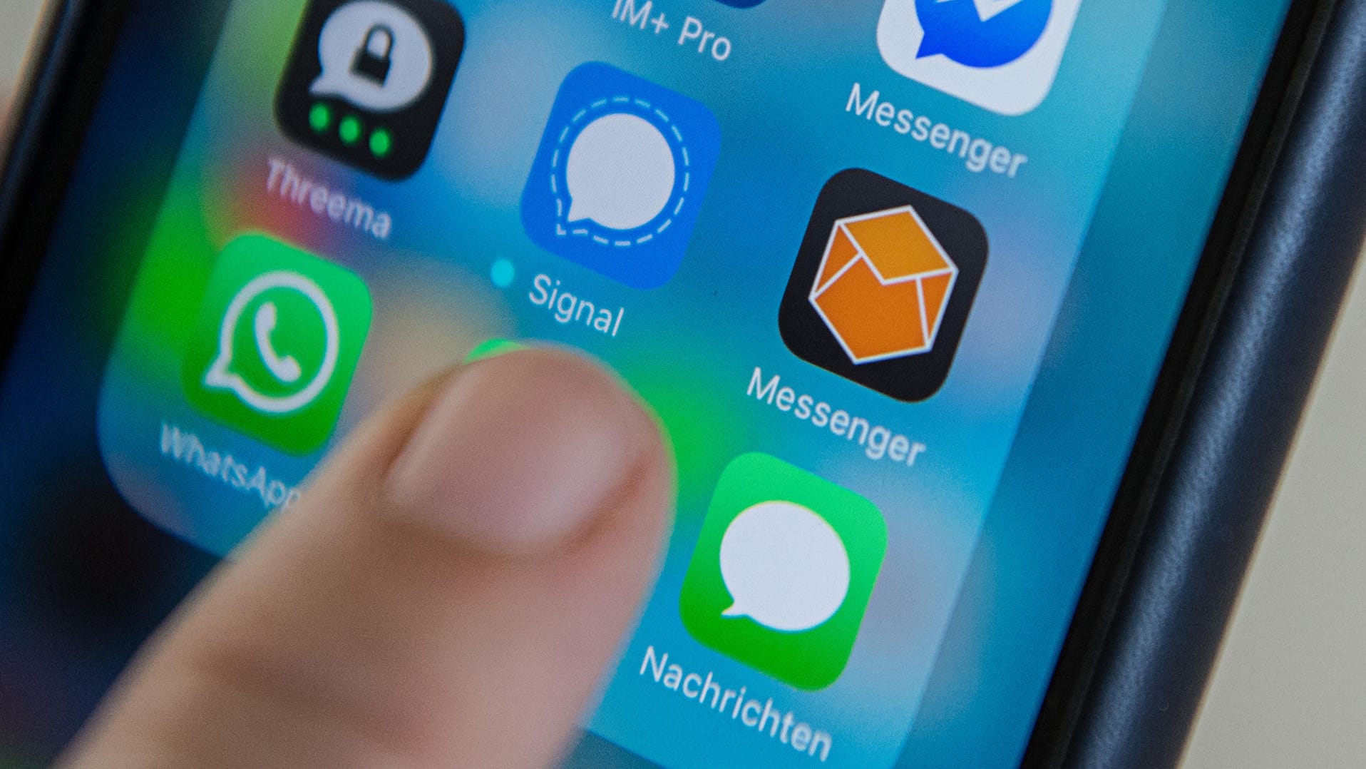 Verschiedene Messenger-Dienste auf einem Smartphone