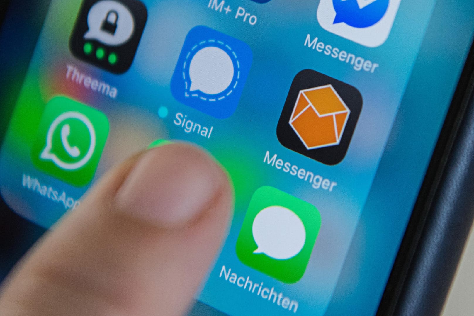 Verschiedene Messenger-Dienste auf einem Smartphone