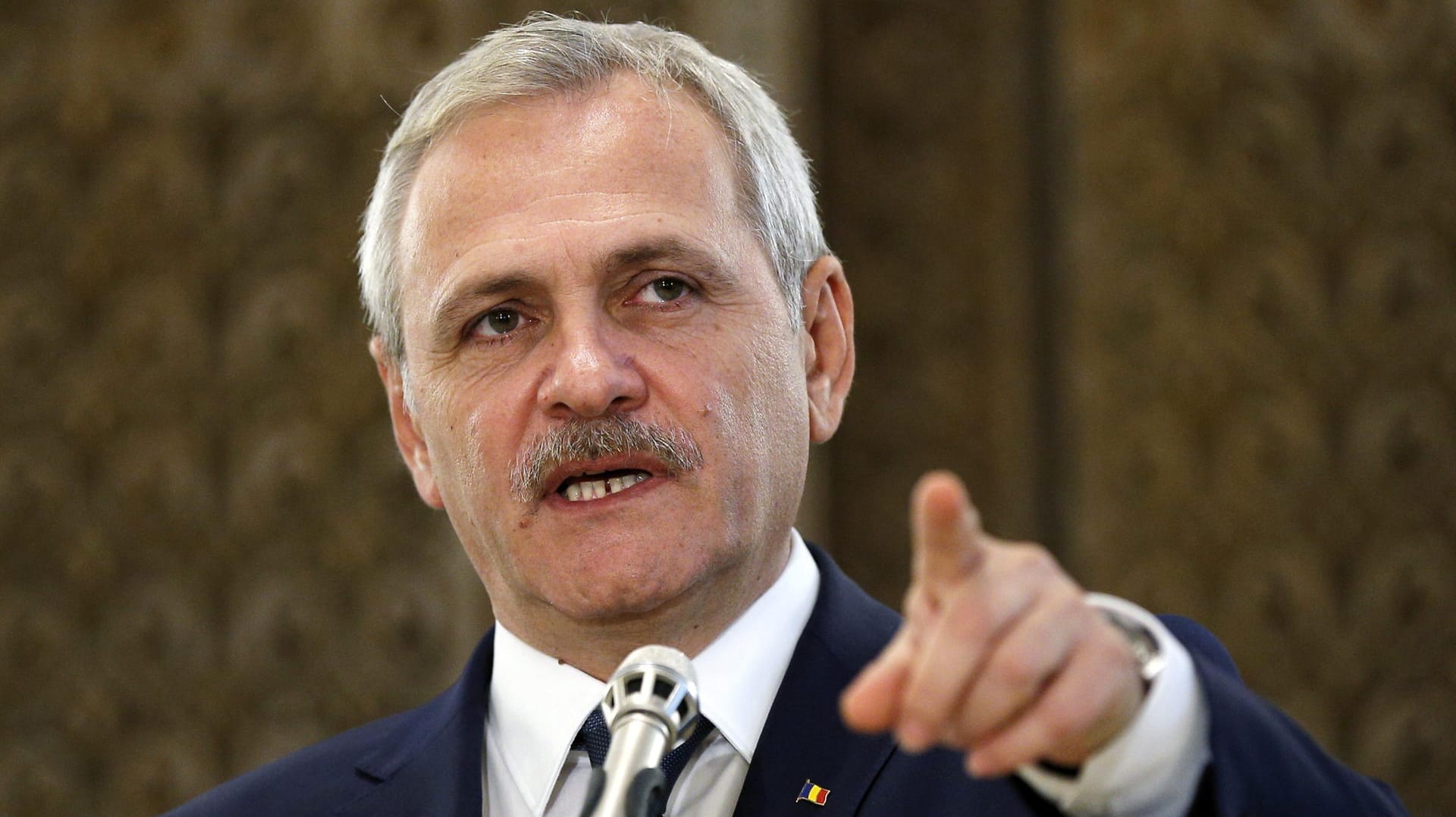 Liviu Dragnea, Vorsitzender der Regierungspartei ohne Regierungsamt: Er will die rumänische Botschaft verlegen. Liviu Dragnea, Vorsitzender der Regierungspartei ohne Regierungsamt: Er will die rumänische Botschaft verlegen.