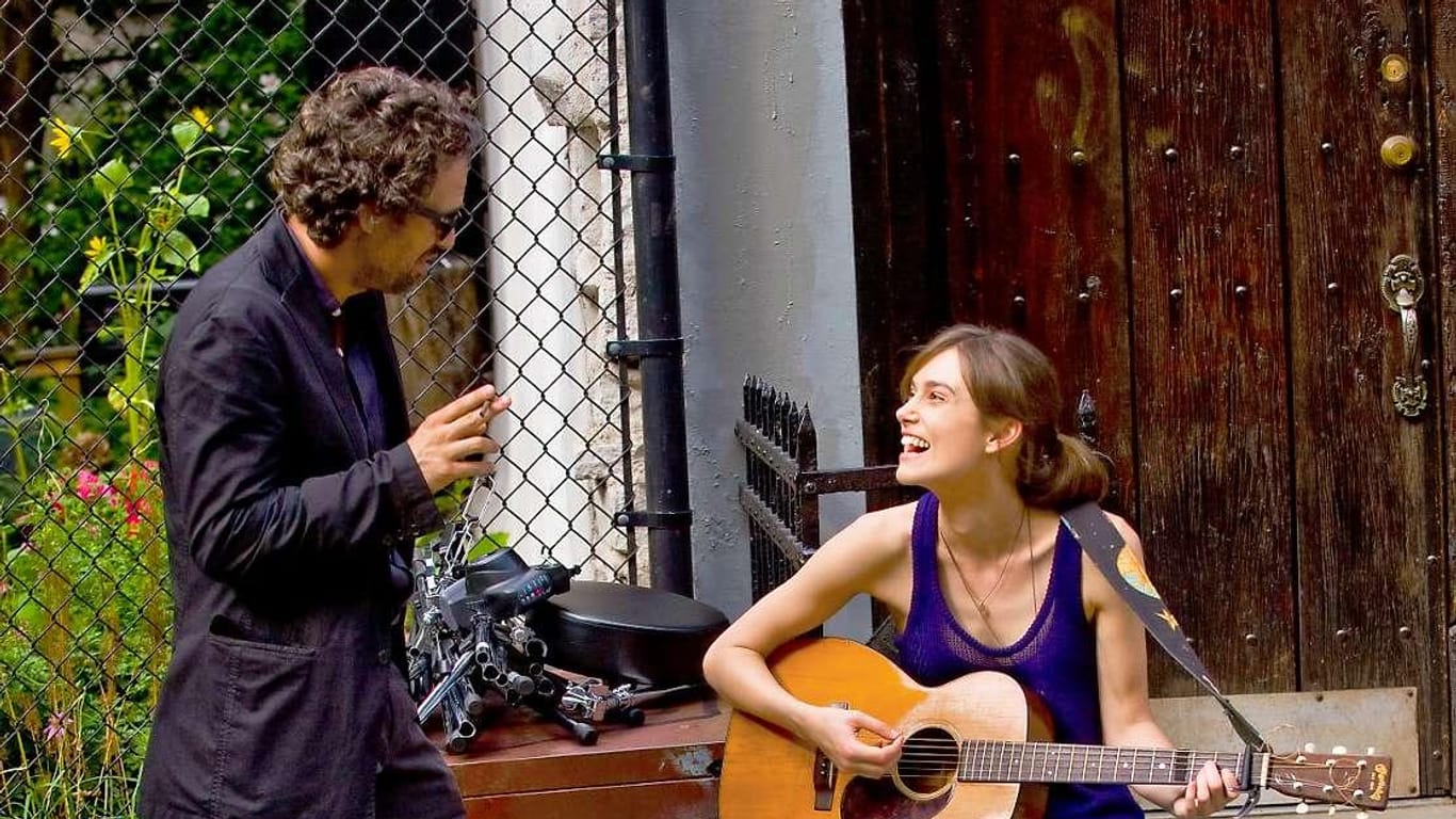 "Can a Song Save Your Life?": Der New Yorker Produzent Dan Mulligan (Mark Ruffalo) entdeckt durch Gretta (Keira Knightley) seine Liebe zur Musik neu.