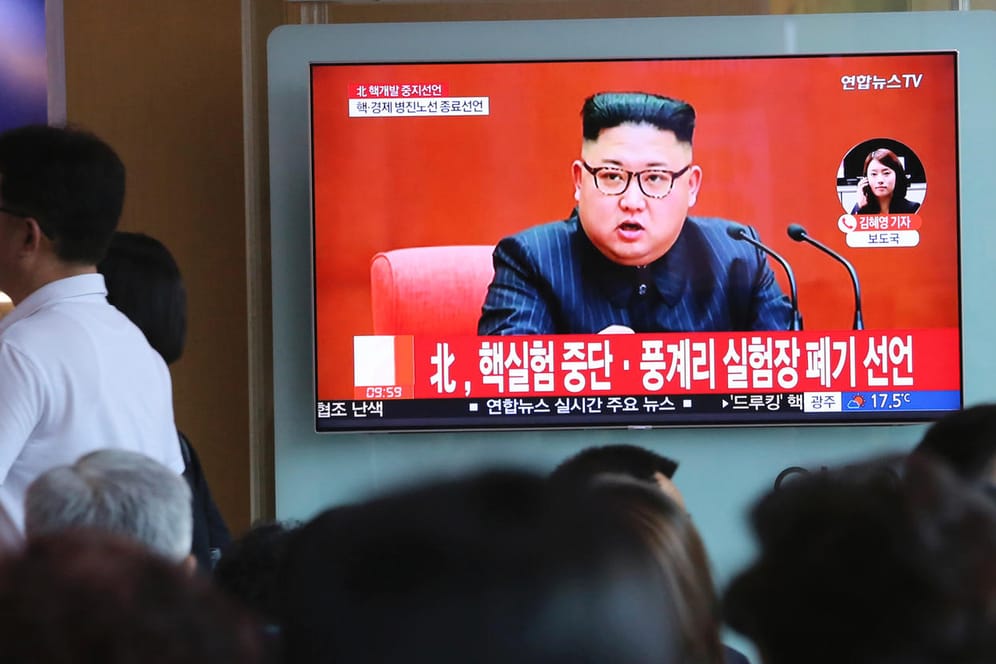 Passanten verfolgen eine Nachrichtensendung in Seoul: Bringt die Ankündigung aus Pjöngjang den endgültigen Durchbruch für Frieden?