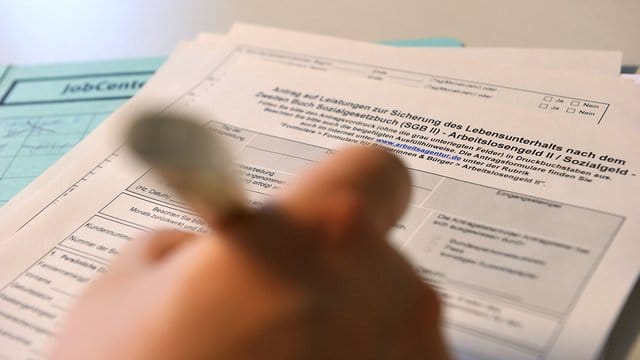 Antrag auf Hartz IV: Der Chef der Bundesagentur für Arbeit, Detlef Scheele, wendet sich vehement gegen eine Abschaffung. Antrag auf Hartz IV: Der Chef der Bundesagentur für Arbeit, Detlef Scheele, wendet sich vehement gegen eine Abschaffung.