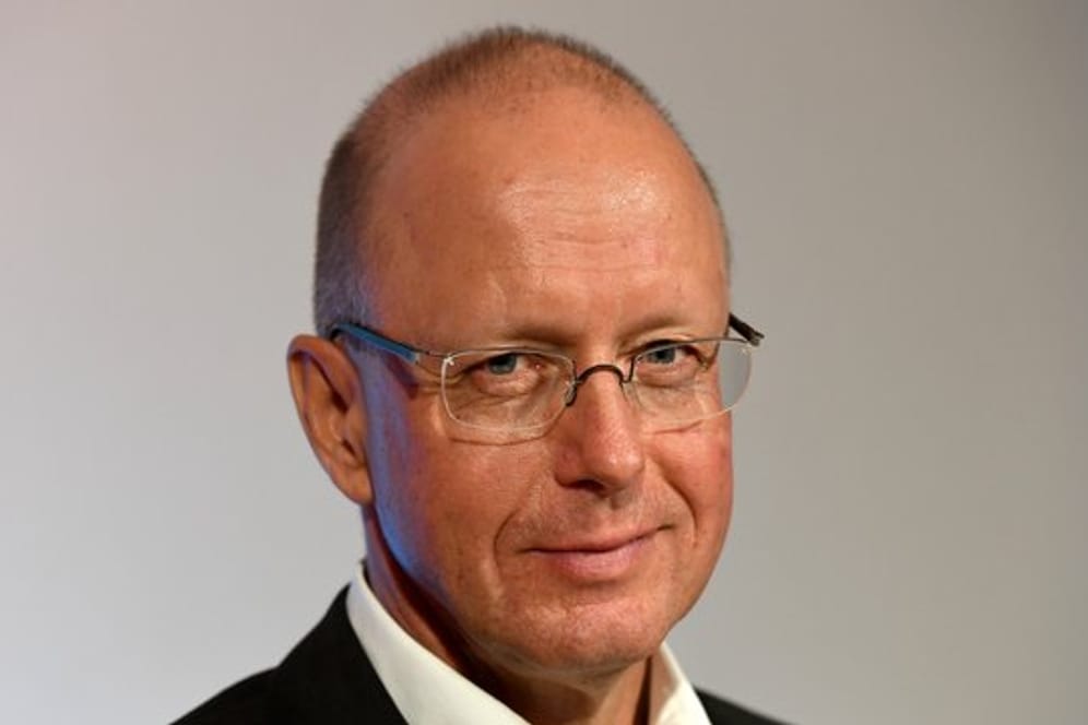 Radio-Bremen-Intendant Jan Metzger weist darauf hin, dass Einsparungen im Programm der ARD schwerwiegende Folgen für freie Mitarbeiter hätte.