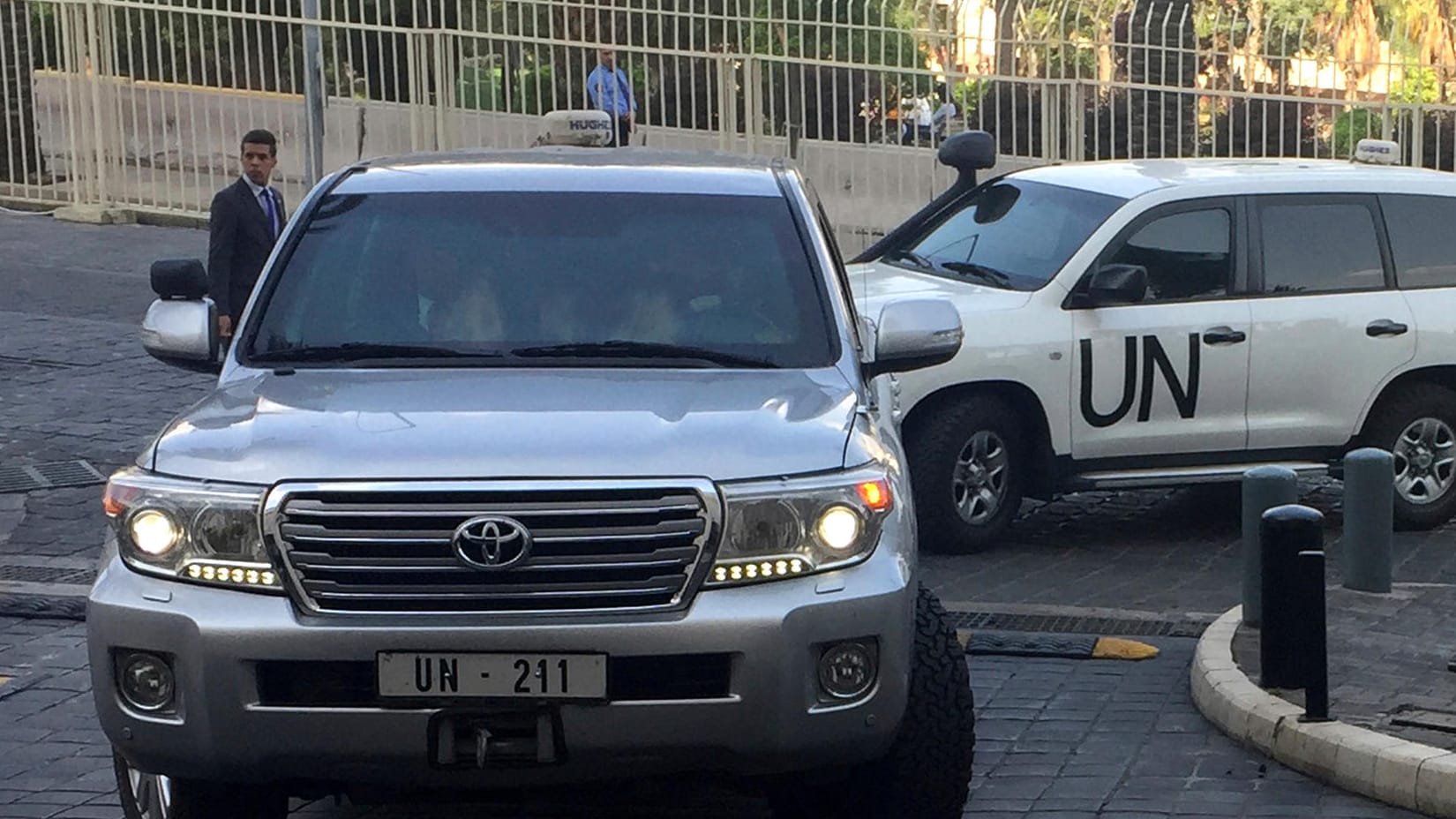 UN-Fahrzeuge in Fahrzeuge der OPCW in Damaskus, Syrien (Archiv): Lange mussten die Ermittler darauf warten, nach Duma gelassen zu werden. UN-Fahrzeuge in Fahrzeuge der OPCW in Damaskus, Syrien (Archiv): Lange mussten die Ermittler darauf warten, nach Duma gelassen zu werden.