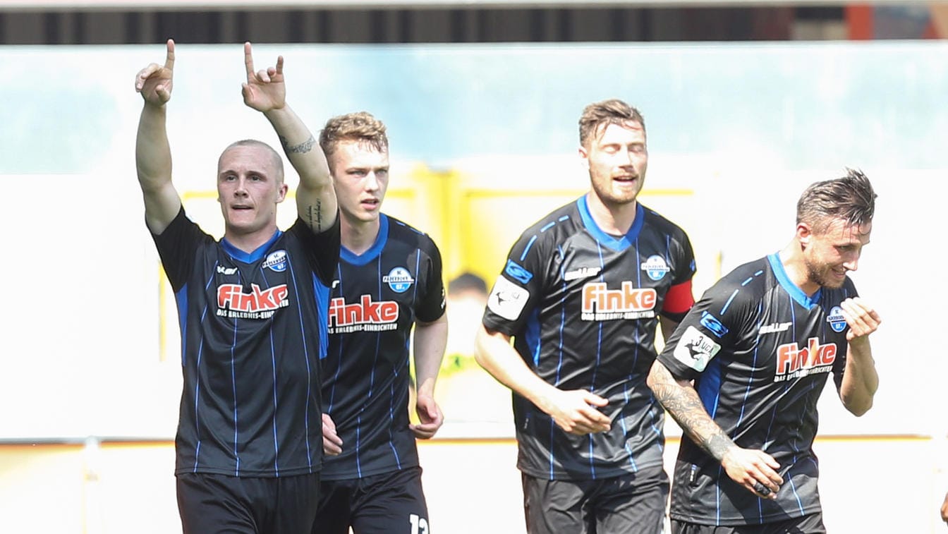 Jubel beim SC Paderborn: Die Ostwestfalen kehren nach zwei Jahren in die 2. Liga zurück.