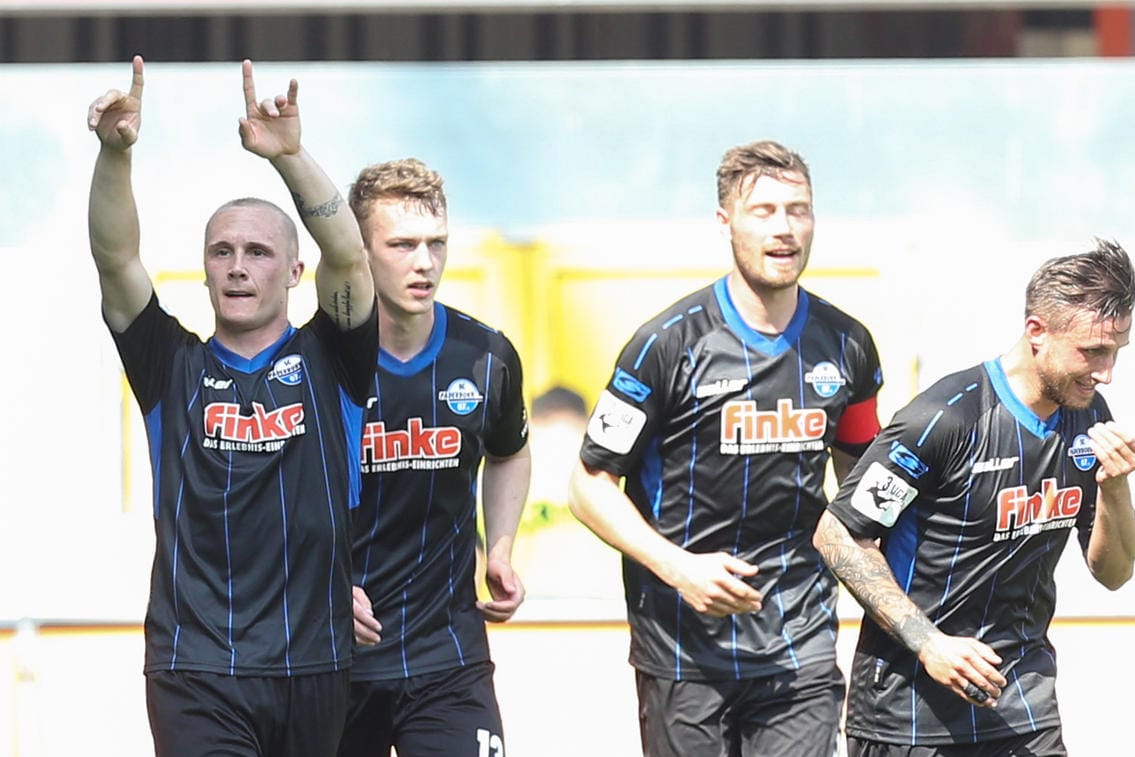 Jubel beim SC Paderborn: Die Ostwestfalen kehren nach zwei Jahren in die 2. Liga zurück.