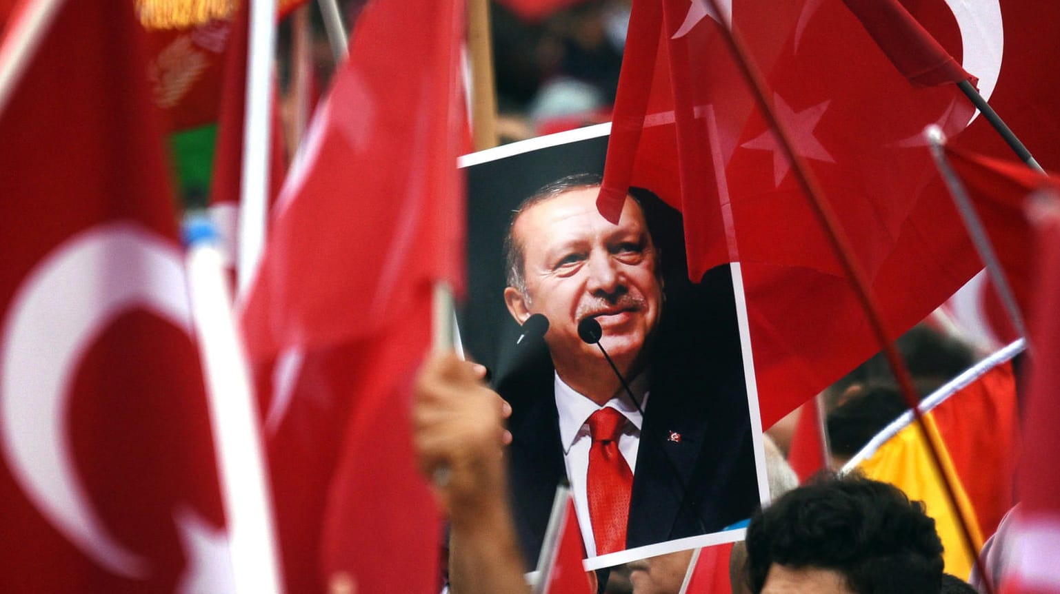 Recep-Tayyip-Erdoğan-Anhäger (Archiv): Der türkische Präsident will sich im Juni wieder wählen lassen. Recep-Tayyip-Erdoğan-Anhäger (Archiv): Der türkische Präsident will sich im Juni wieder wählen lassen.