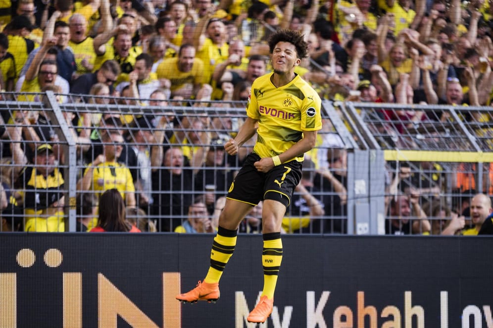 Sancho kickt für den Borussia Dortmund.