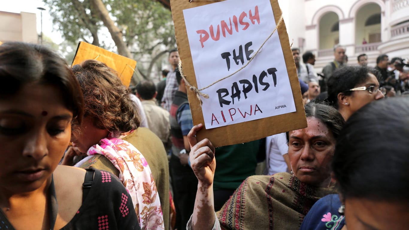 Demonstranten in Kalkutta (Archiv): Inder hatten schon lange harte Strafen für Vergewaltiger gefordert.