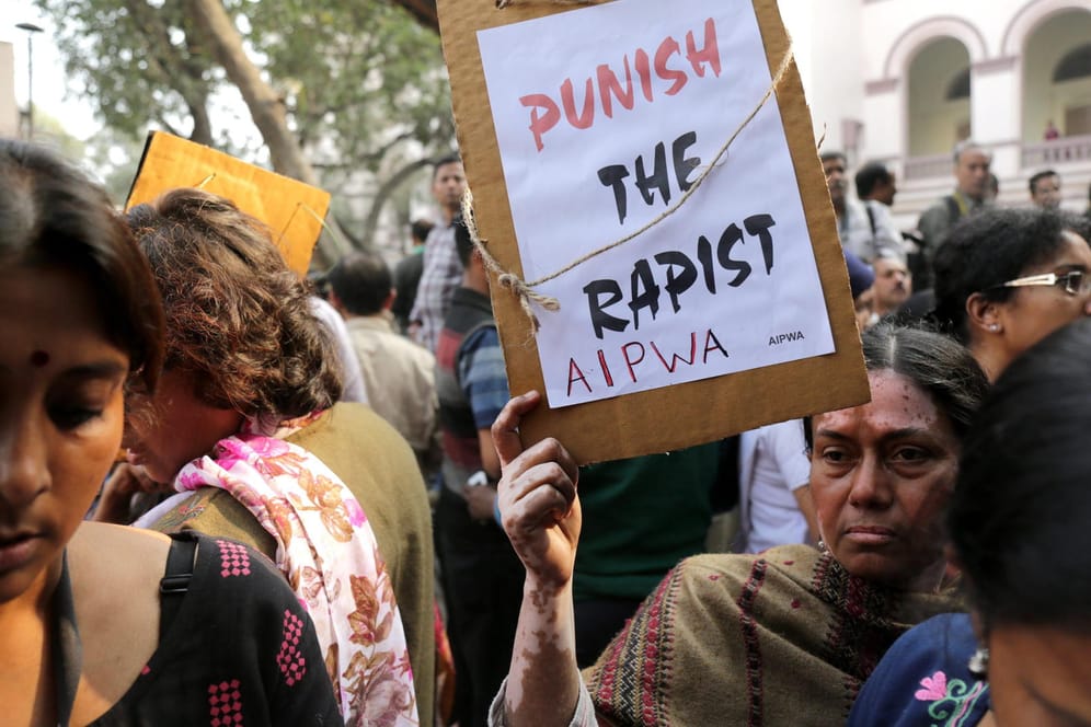 Demonstranten in Kalkutta (Archiv): Inder hatten schon lange harte Strafen für Vergewaltiger gefordert.