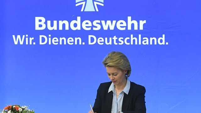Sie hält Nachgiebigkeit gegenüber Wladimir Putin für einen Fehler: Verteidigungsministerin Ursula von der Leyen. Sie hält Nachgiebigkeit gegenüber Wladimir Putin für einen Fehler: Verteidigungsministerin Ursula von der Leyen.