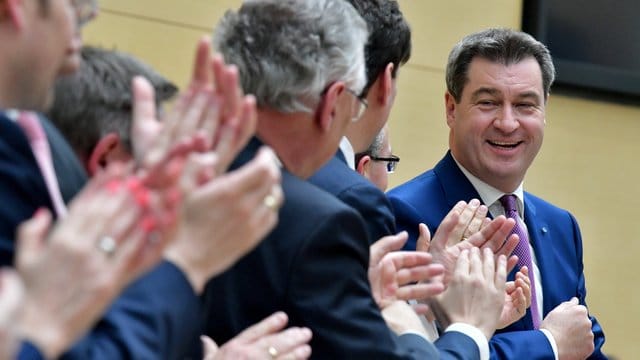 Applaus für Markus Söder nach seiner ersten Regierungserklärung im bayerischen Landtag: Die Umfragewerte der CSU steigen. Applaus für Markus Söder nach seiner ersten Regierungserklärung im bayerischen Landtag: Die Umfragewerte der CSU steigen.