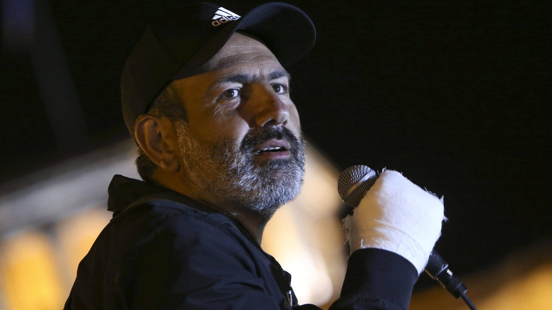 Nikol Paschinjan: Der armenische Oppositionsführer stiftet Unruhe im Land. Nikol Paschinjan: Der armenische Oppositionsführer stiftet Unruhe im Land.