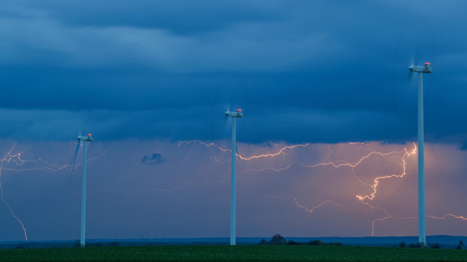 Gewitter über Brandenburg (Archiv): Am Montag werden Unwetter in und nahe der Hauptstadt erwartet. Gewitter über Brandenburg (Archiv): Am Montag werden Unwetter in und nahe der Hauptstadt erwartet.