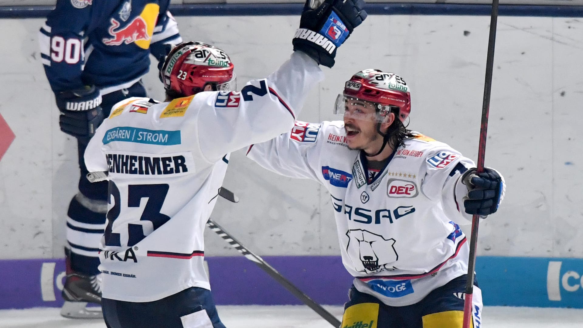 Pure Freude: Die Berliner Thomas Oppenheimer (l.) und Daniel Fischbuch jubeln nach dem Treffer zum zwischenzeitlichen 2:0.