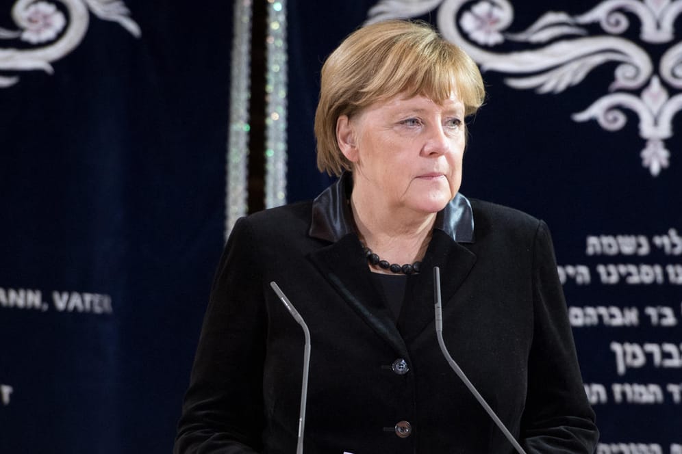 Kanzlerin Angela Merkel in der Münchner Ohel-Jakob-Synagoge (Archiv): "Bedrückt" über judenfeindliche Übergriffe in Deutschland.