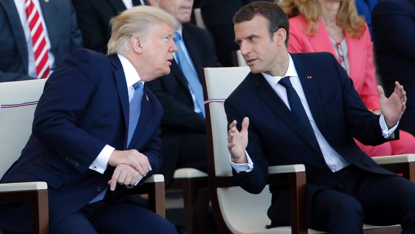 Donald Trump und Emmanuel Macron bei einer französischen Militärparade: Vor seinem Besuch in den USA hat Macron die Wichtigkeit des Iran-Abkommens betont.