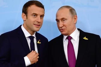 Emmanuel Macron mit Wladimir Putin beim G20-Gipfel: Vor seinem US-Besuch ruft Macron zu Stärke gegenüber Russland auf.