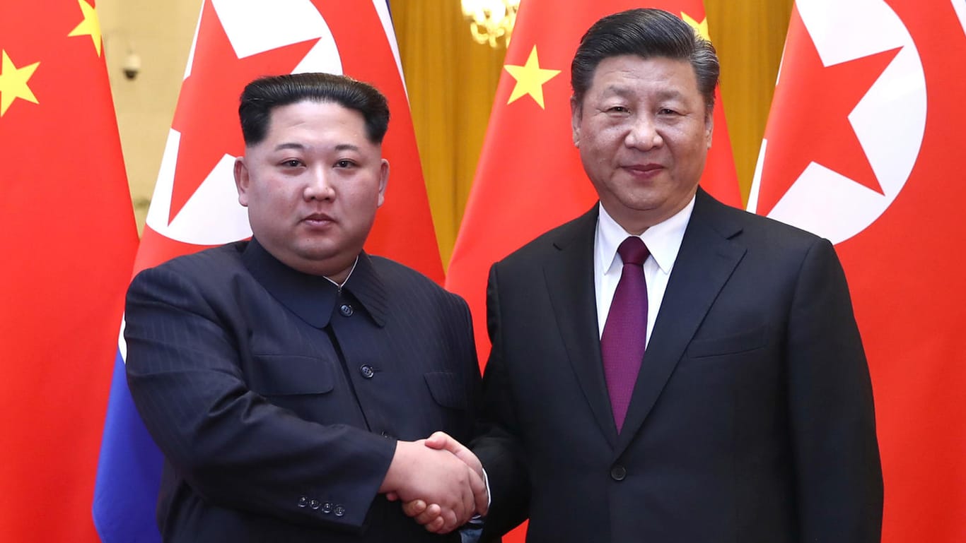 Kim Jong Un mit Chinas Präsident Xi Jinping beim Überraschungsbesuch in Peking: Die jahrzehntelange Partnerschaft scheint zu bröckeln