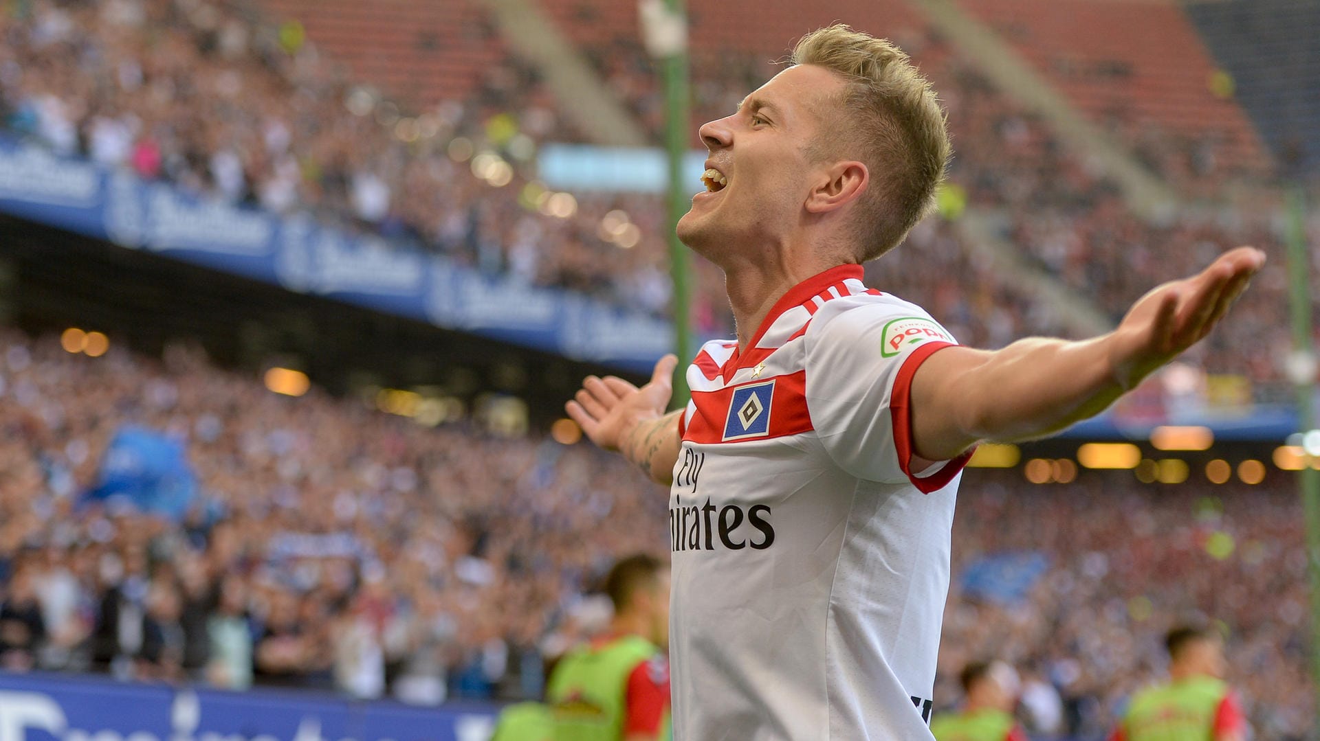 Lewis Holtby feiert seinen Treffer zum 1:0-Sieg gegen Freiburg. Anschließend schickte er eine Kampfansage an die Konkurrenz. Lewis Holtby feiert seinen Treffer zum 1:0-Sieg gegen Freiburg. Anschließend schickte er eine Kampfansage an die Konkurrenz.