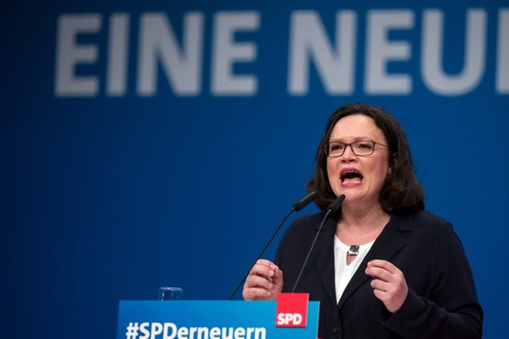 Die neue SPD-Parteichefin Nahles will beweisen, "dass Regieren und Erneuern möglich ist.