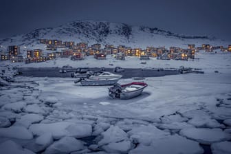 Der winterliche Hafen von Nuuk, der Hauptstadt Grönlands: Viele Grönländer wünschen sich eine Unabhängigkeit von Dänemark.
