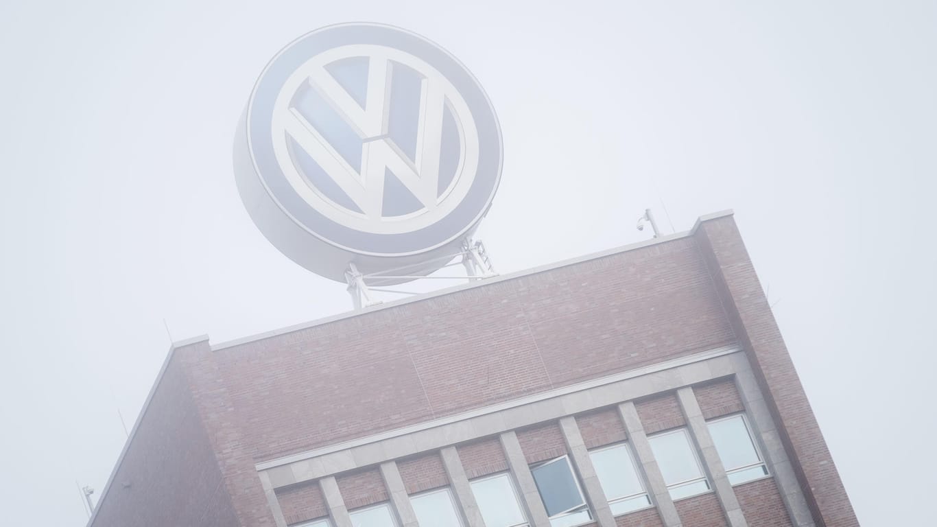 VW-Gebäude mit Logo: Volkswagen hat mehrere Aufträge mit Prevent-Firmen fristlos gekündigt.