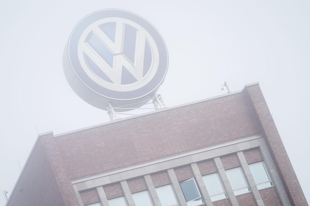 VW-Gebäude mit Logo: Volkswagen hat mehrere Aufträge mit Prevent-Firmen fristlos gekündigt.