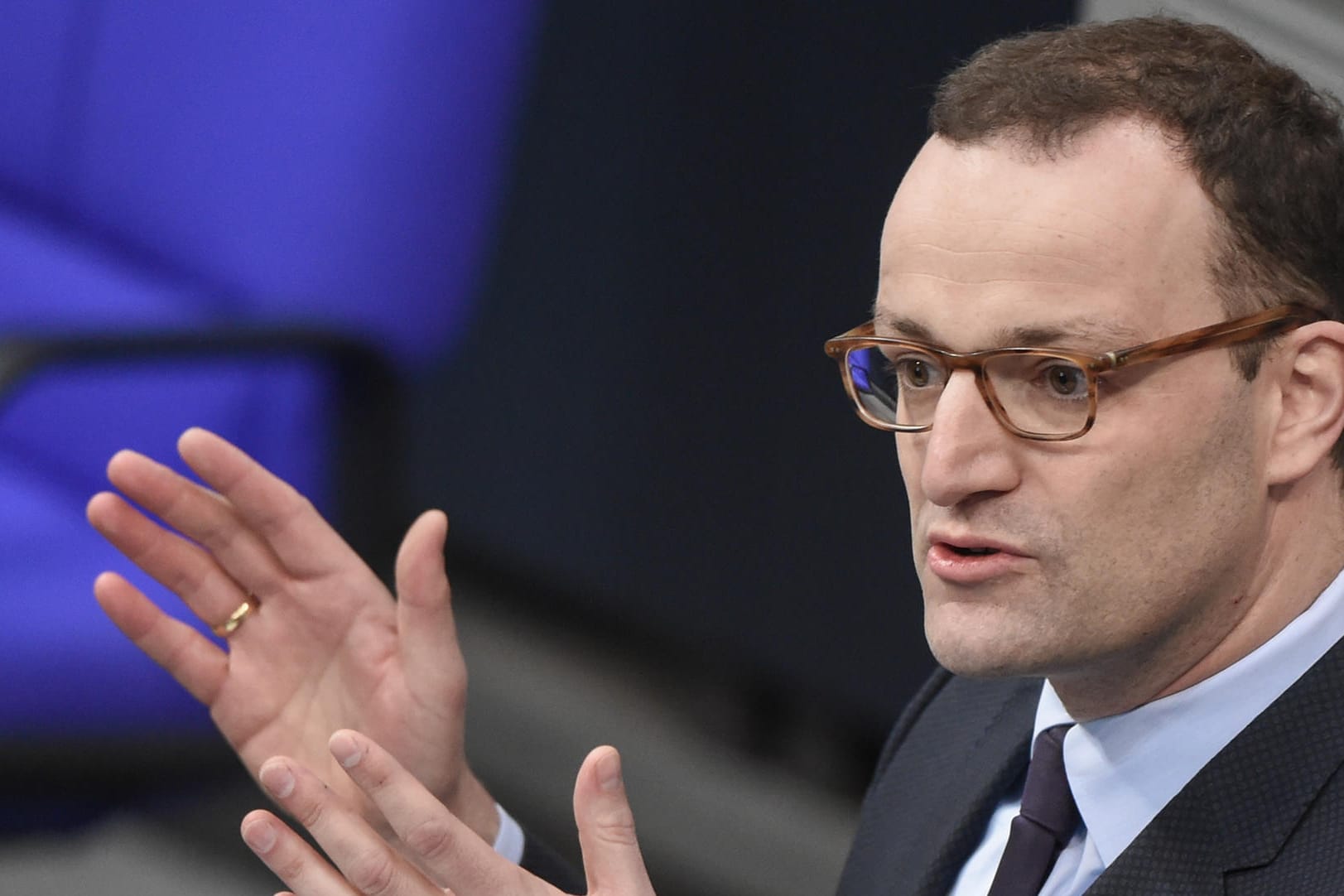 Jens Spahn (CDU), Bundesgesundheitsminister, spricht im Deutschen Bundestag: Der Gesundheitsminister will das Verbot für Fernbehandlungen von Ärzten aufheben. (Archivbild)