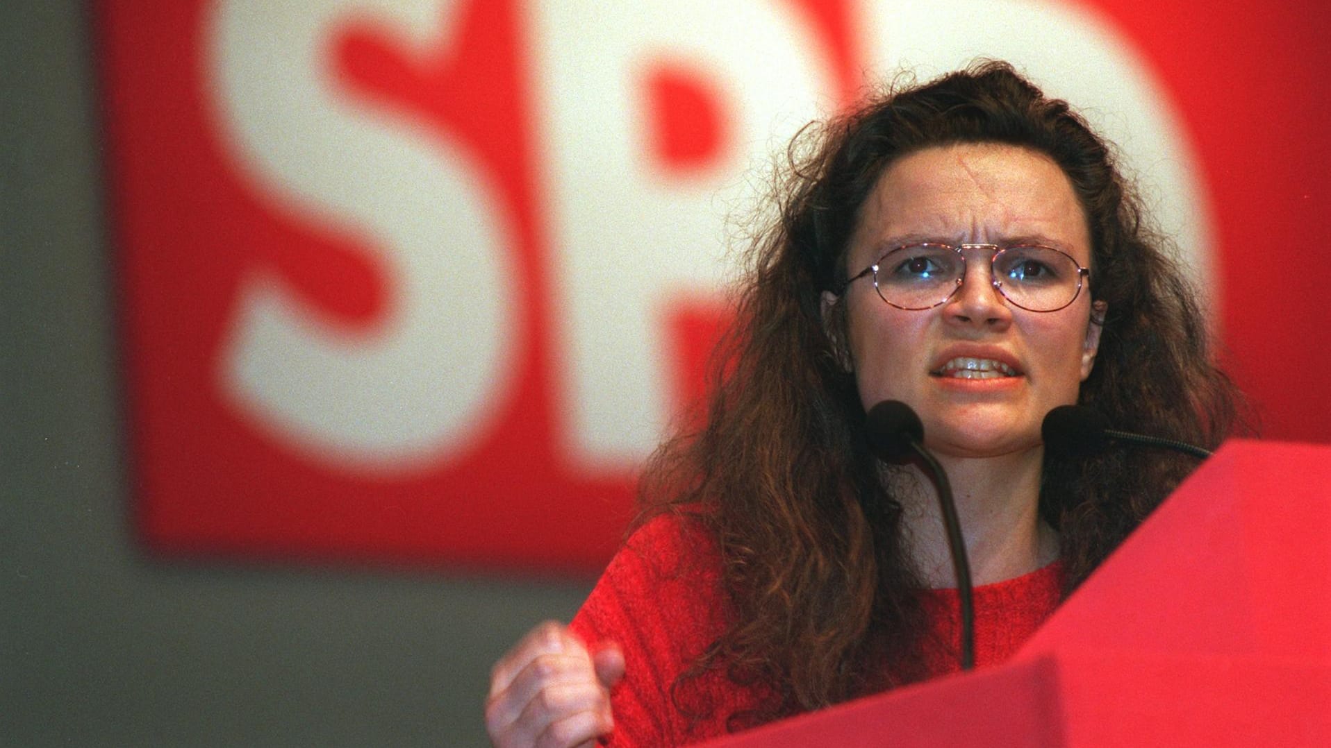 Andrea Nahles, damals Juso-Vorsitzende, auf dem SPD-Parteitag in Mannheim 1995: Mit ihrer Rede trug sie zum Sturz Rudolf Scharpings bei.