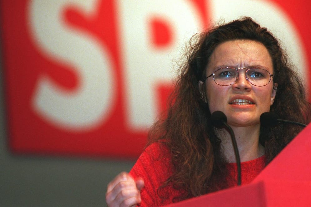 Andrea Nahles, damals Juso-Vorsitzende, auf dem SPD-Parteitag in Mannheim 1995: Mit ihrer Rede trug sie zum Sturz Rudolf Scharpings bei.