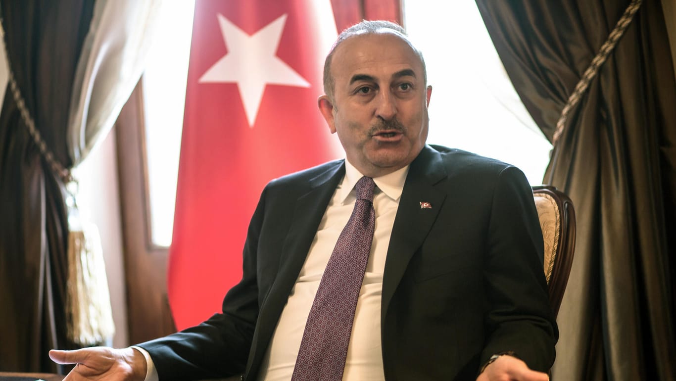Mevlüt Cavusoglu ist der Außenminister der Türkei. Auf einer Gedenkfeier in Solingen wird er eine eine Rede halten.