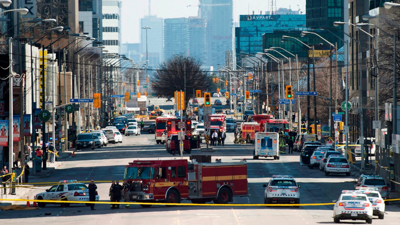Der Tatort in Toronto: In dieser Straße lenkte ein Mann seinen Lieferwagen auf einen Gehweg und fuhr zahlreiche Menschen um.