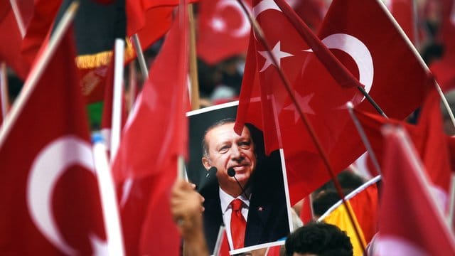 Erdogan-Anhänger. Erdogan-Anhänger.