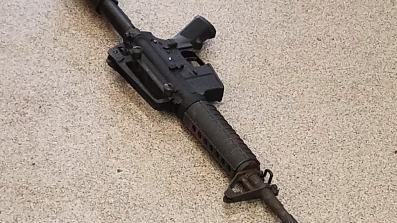Maschinengewehr vom Typ AR-15: Das Foto der Polizei von Nashville zeigt die Tatwaffe des 29-jährigen mutmaßlichen Schützen.