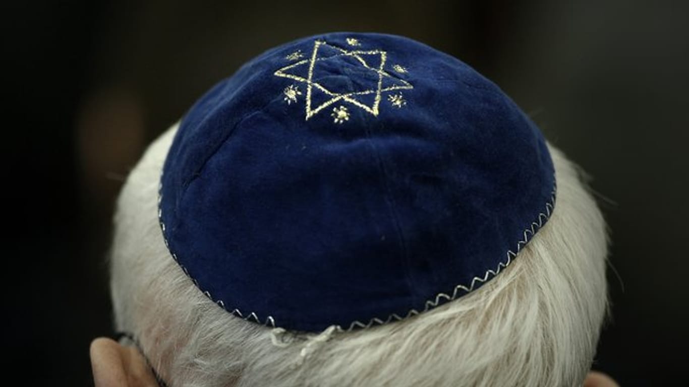 Traditionelle jüdische Kopfbedeckung: Der Präsident des Zentralrates der Juden in Deutschland, Josef Schuster, rät Juden davon ab, sich in Großstädten öffentlich mit einer Kippa zu zeigen.