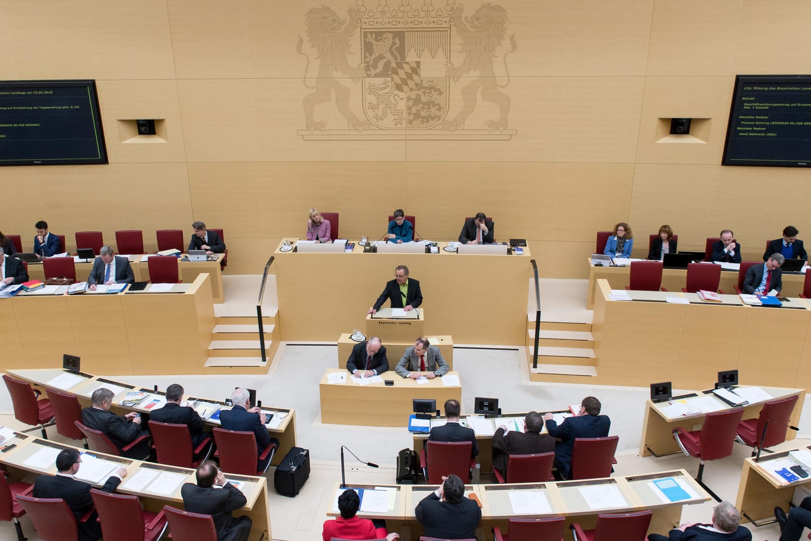 Der Plenarsaal des bayerischen Landtags: Nach heftiger Kritik am geplanten Psychiatriegesetz von Ministerpräsident Markus Söder, will die Regierung nun Änderungen vornehmen.