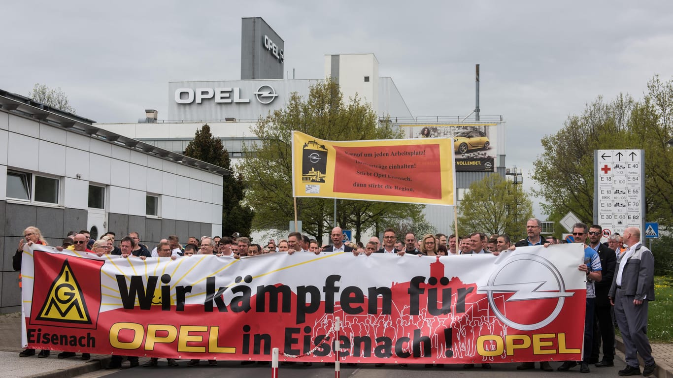 Demonstration bei Opel: Die Mitarbeiter kämpfen für den Erhalt des Eisenacher Werks.