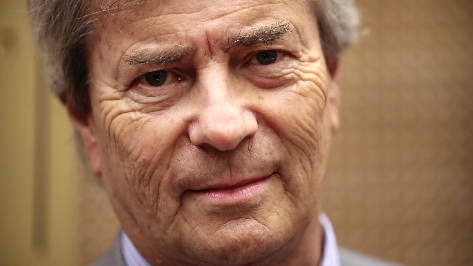 Der bekannte französische Großunternehmer Vincent Bolloré: Nach Justizermittlungen wegen Hafen Konzessionen in Afrika gerät er in Polizeigewahrsam. Der bekannte französische Großunternehmer Vincent Bolloré: Nach Justizermittlungen wegen Hafen Konzessionen in Afrika gerät er in Polizeigewahrsam.