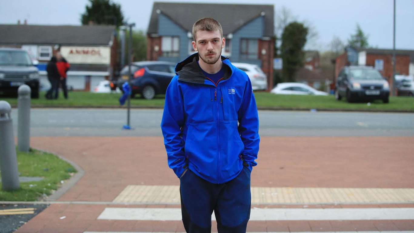 Tom Evans, Vater eines schwerkranken Kindes, vor dem Alder Hey Hospital in Liverpool: "Er hat mehr als neun Stunden ohne fremde Hilfe geatmet!"