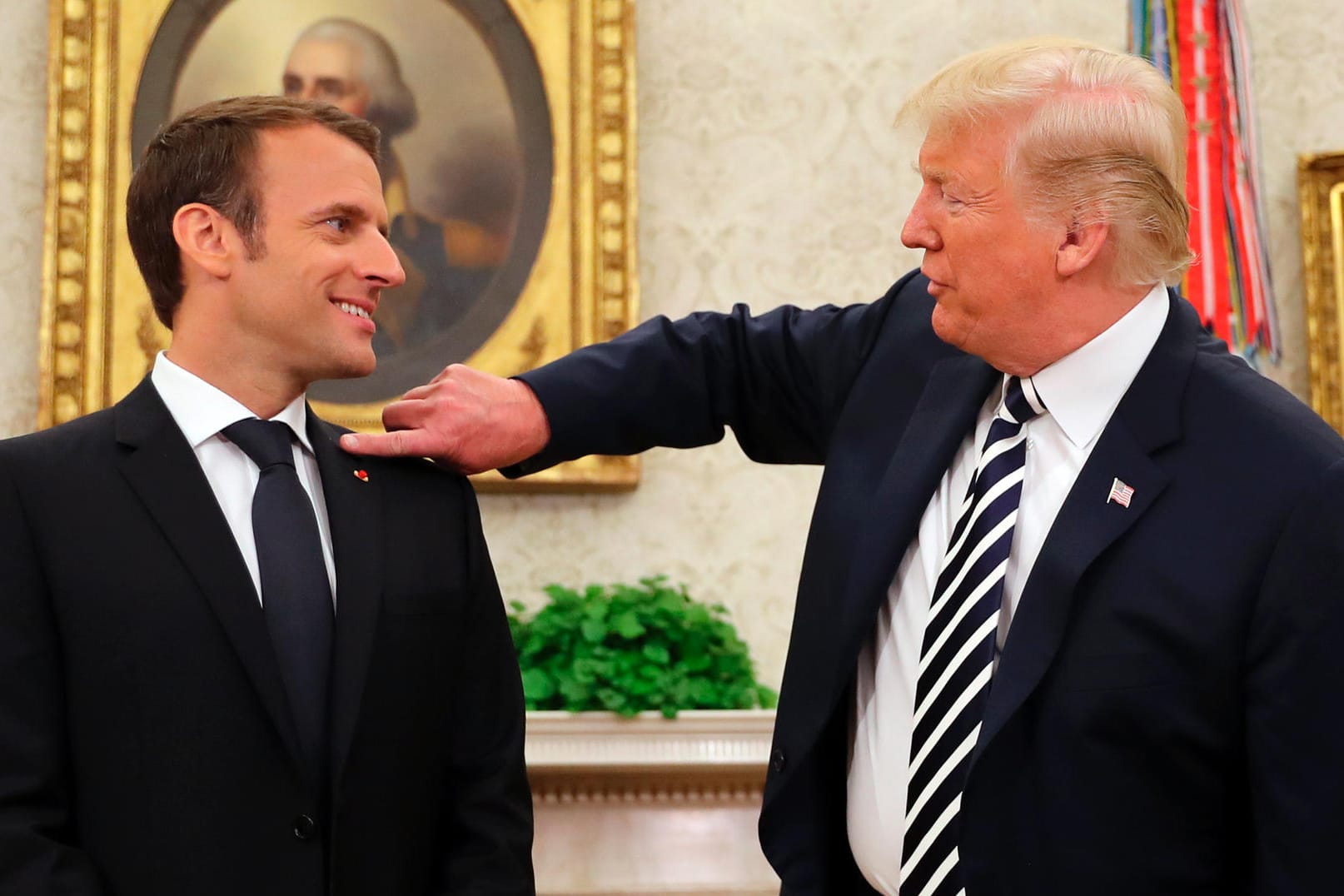 Zweiter Akt: Trump will Macron von Schuppen befreien, sagt er