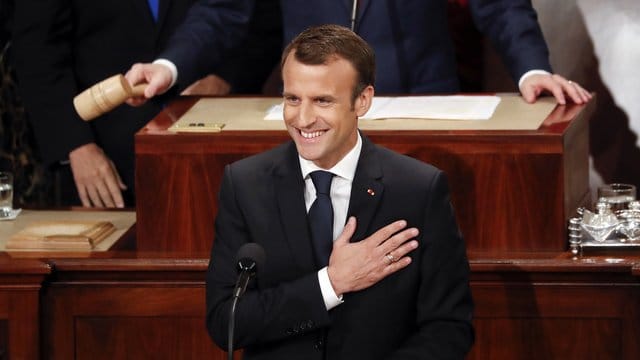 Charmeoffensive: Emmanuel Macron wirbt vor dem US-Kongress dafür, am Atomabkommen mit dem Iran festzuhalten. Charmeoffensive: Emmanuel Macron wirbt vor dem US-Kongress dafür, am Atomabkommen mit dem Iran festzuhalten.