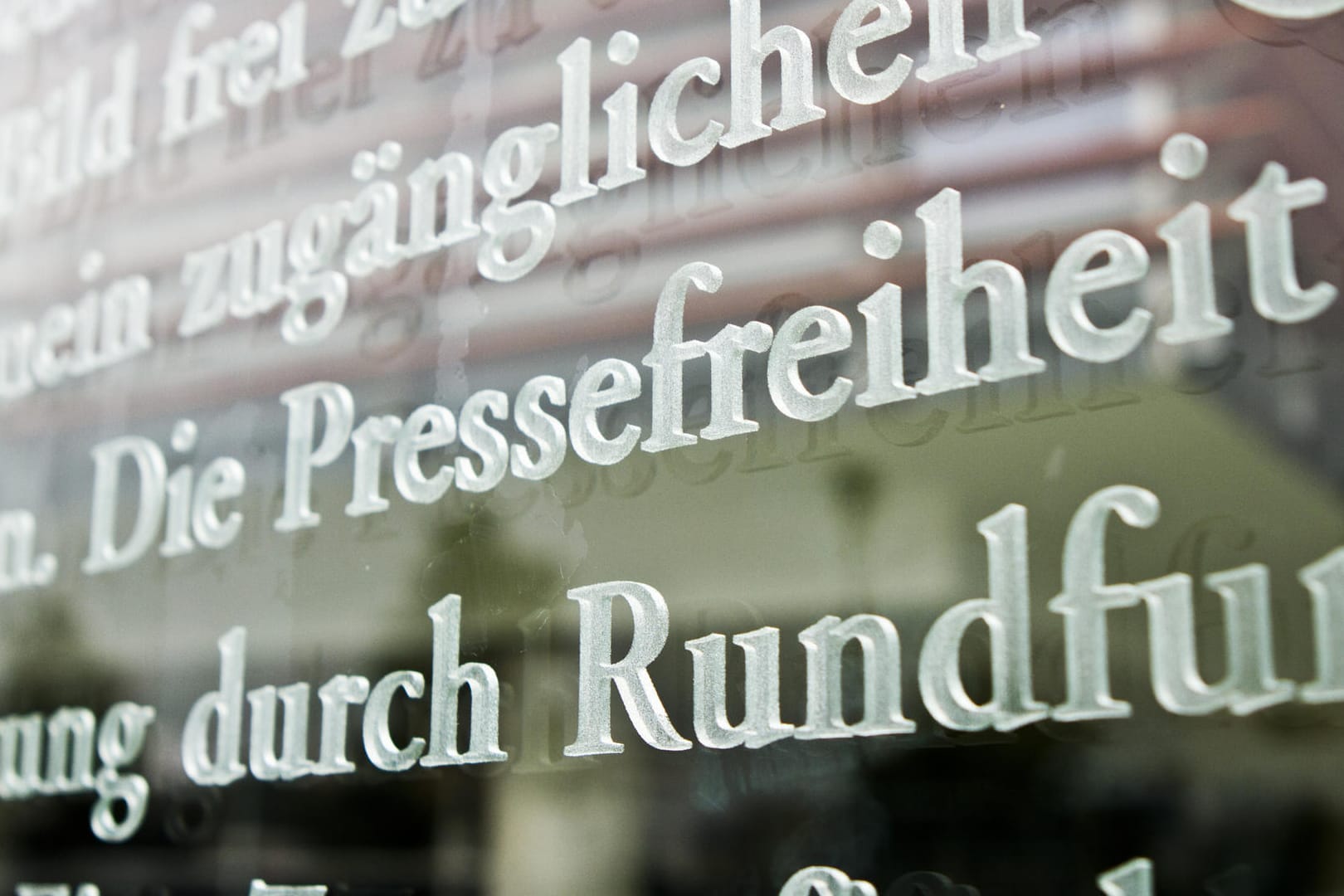 Artikel 5 des Grundgesetzes: Pressefreiheit – diese steht jedoch nicht überall im Fokus. (Symbolbild)