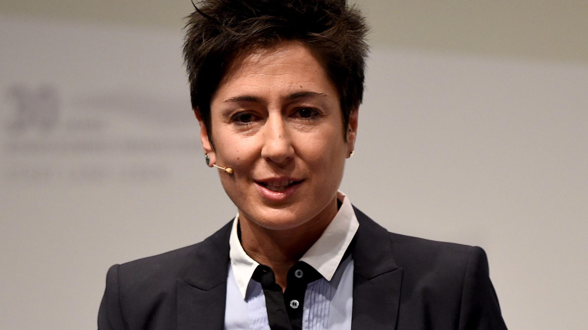 Neue Aufgabe: Dunja Hayali wird ab August Teil des Moderatorenteams des "Aktuellen Sportstudios" im ZDF. Neue Aufgabe: Dunja Hayali wird ab August Teil des Moderatorenteams des "Aktuellen Sportstudios" im ZDF.
