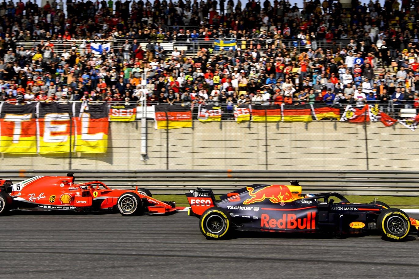 Sebastian Vettel (links) gegen Daniel Ricciardo: Ab 2021 könnte es Formel-1-Duelle auch in Berlin geben.