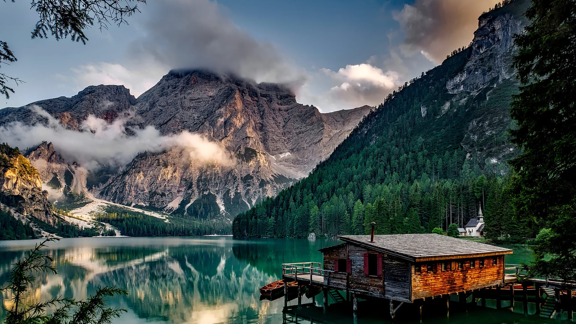 Prager Wildsee: Der Pragser Wildsee und seine Umgebung in Südtirol sind näher als die Rocky Mountains, aber mindestens genauso schön.