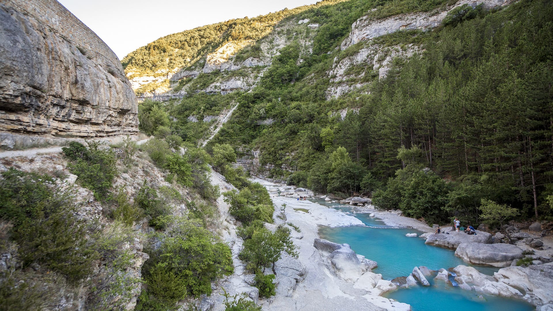 Blick auf die Verdonschlucht: Die imposante Verdonschlucht ist auch als Grand Canyon Frankreichs bekannt.