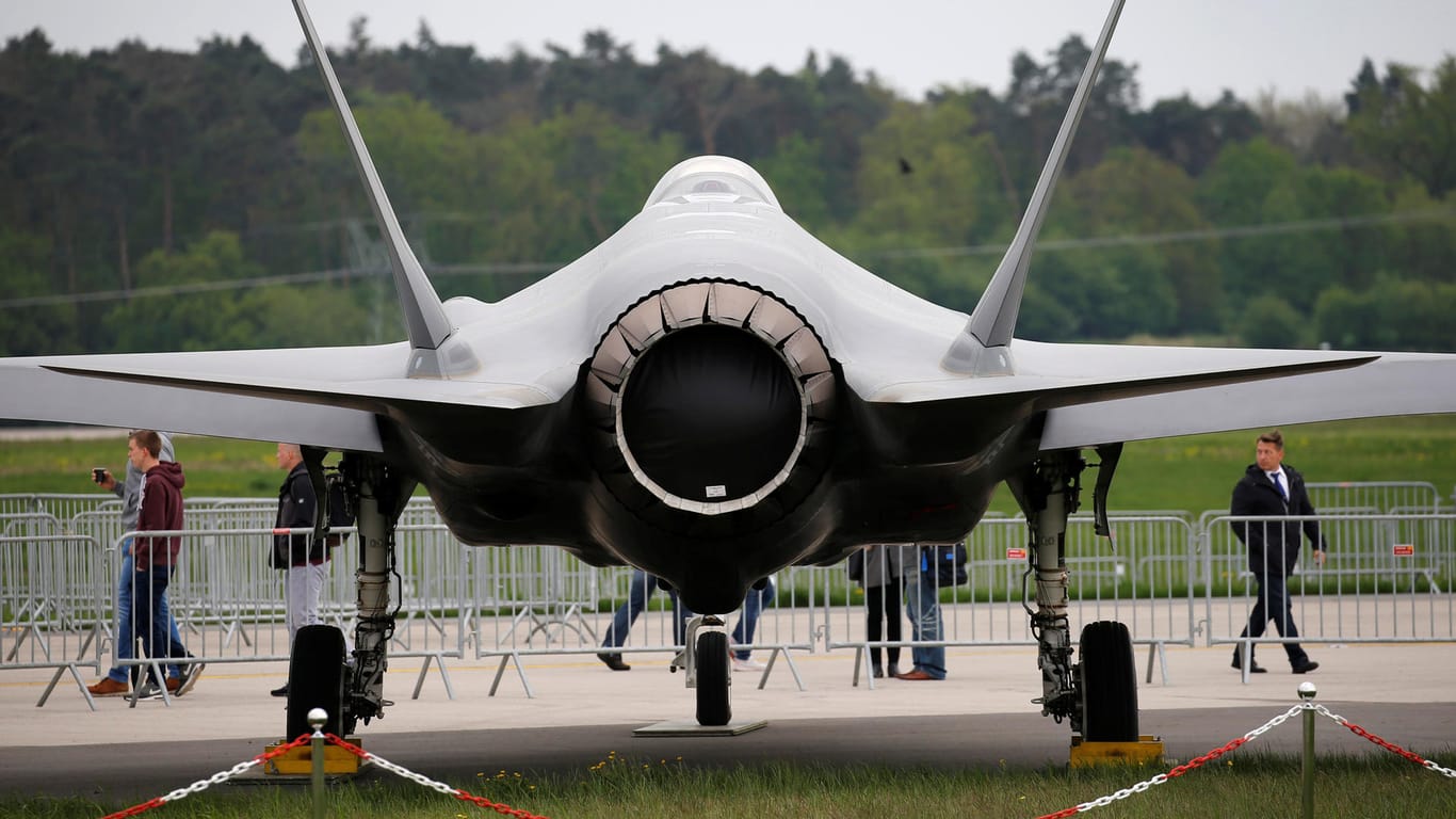 Ein Lockheed Martin F-35 Kampfjet auf der Internationalen Luftfahrtausstellung. Dort gaben Deutschland und Frankreich bekannt, nun gemeinsam ein neuen Kampfjet entwickeln zu wollen.