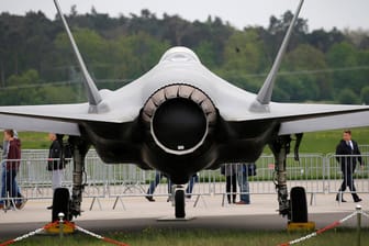 Ein Lockheed Martin F-35 Kampfjet auf der Internationalen Luftfahrtausstellung. Dort gaben Deutschland und Frankreich bekannt, nun gemeinsam ein neuen Kampfjet entwickeln zu wollen.